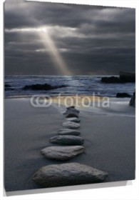 Lienzo Piedras en el mar nublado